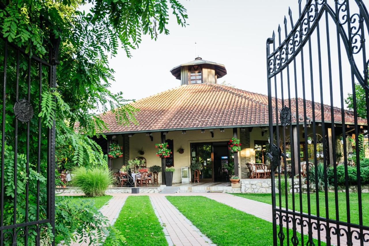 Atos Srebrno Jezero - Villa And Restaurant Veliko Gradište Buitenkant foto