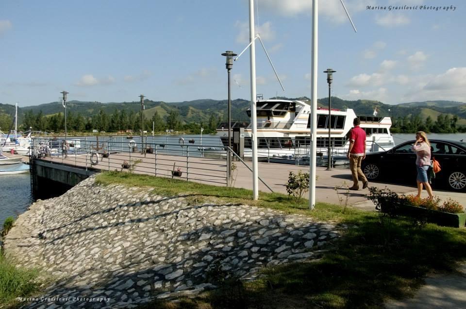 Atos Srebrno Jezero - Villa And Restaurant Veliko Gradište Buitenkant foto